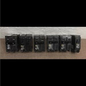Lot of 6 15A/240V Circuit Breakers 5 2-Pole, 1 1-Pole (Square D & Eaton) Working